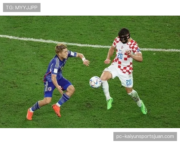 门将接队友掷界外回传，这种犯规规则到底怎么判？