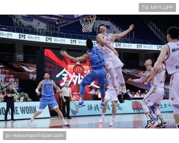 进攻犯规判罚标准及裁判判定依据详解